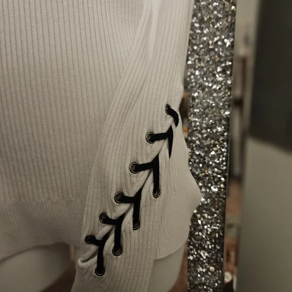 white knitted sweater - Picture 6 of 9